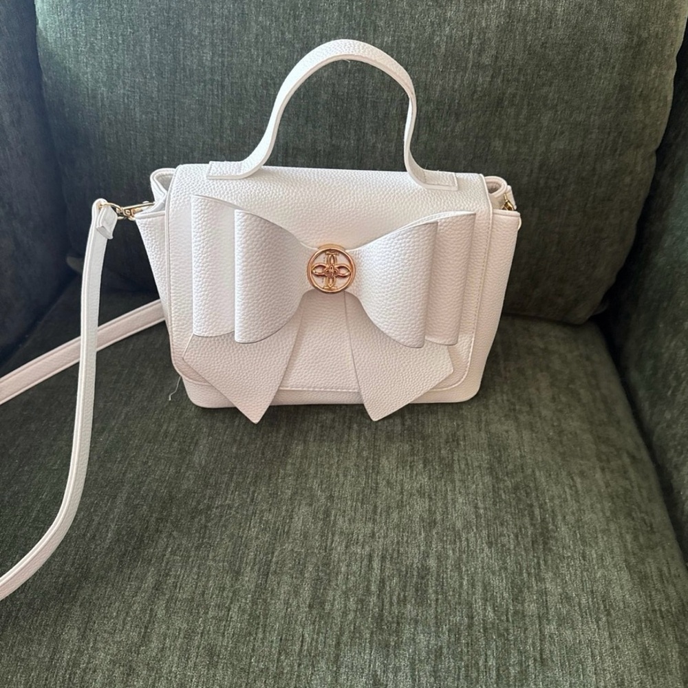 Elegant White Bow Handbag